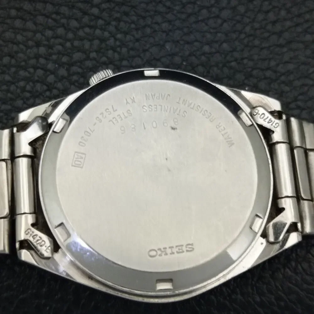 Vintage 1977 Seiko Automatic Mens Silver Watch W/daydate & Gold accents